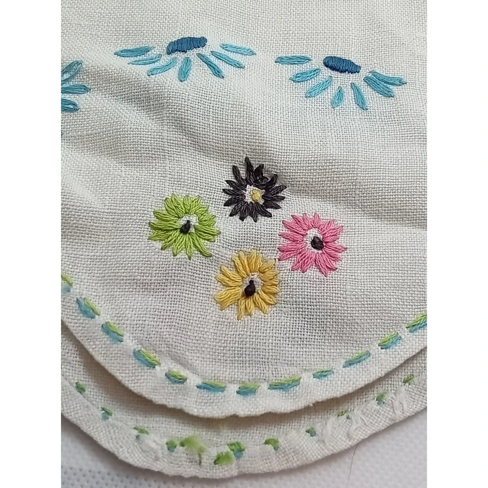 4 Vintage Needlepoint Doilies‎